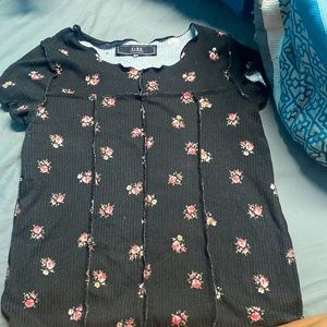 Shirt it’s has flowers on it the colored are black/pink/whit/green.